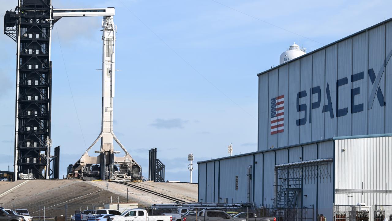 spacex-falcon-9-roketi-aa-2172388.jpg